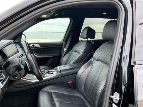 Used 2021 BMW X7 M50i image 9