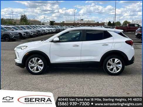 Certified 2024 Buick Encore GX Preferred FWD image 2