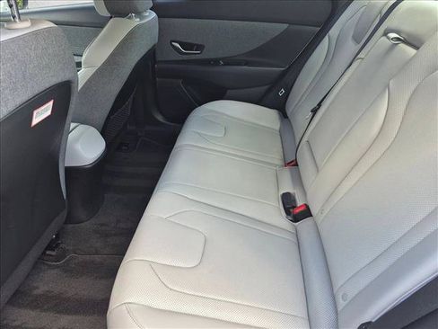 Used 2023 Hyundai Elantra Limited FWD image 16