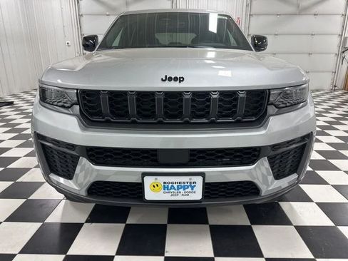 Used 2026 Jeep Grand Cherokee Altitude AWD/4WD image 8