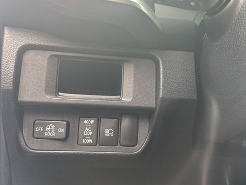 Used 2019 Toyota Tacoma Limited image 8