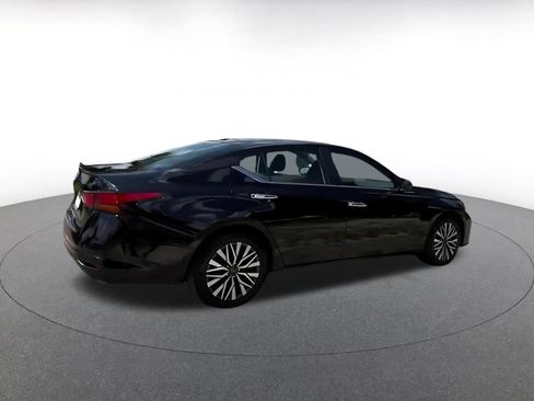 Used 2025 Nissan Altima 2.5 SV FWD image 15