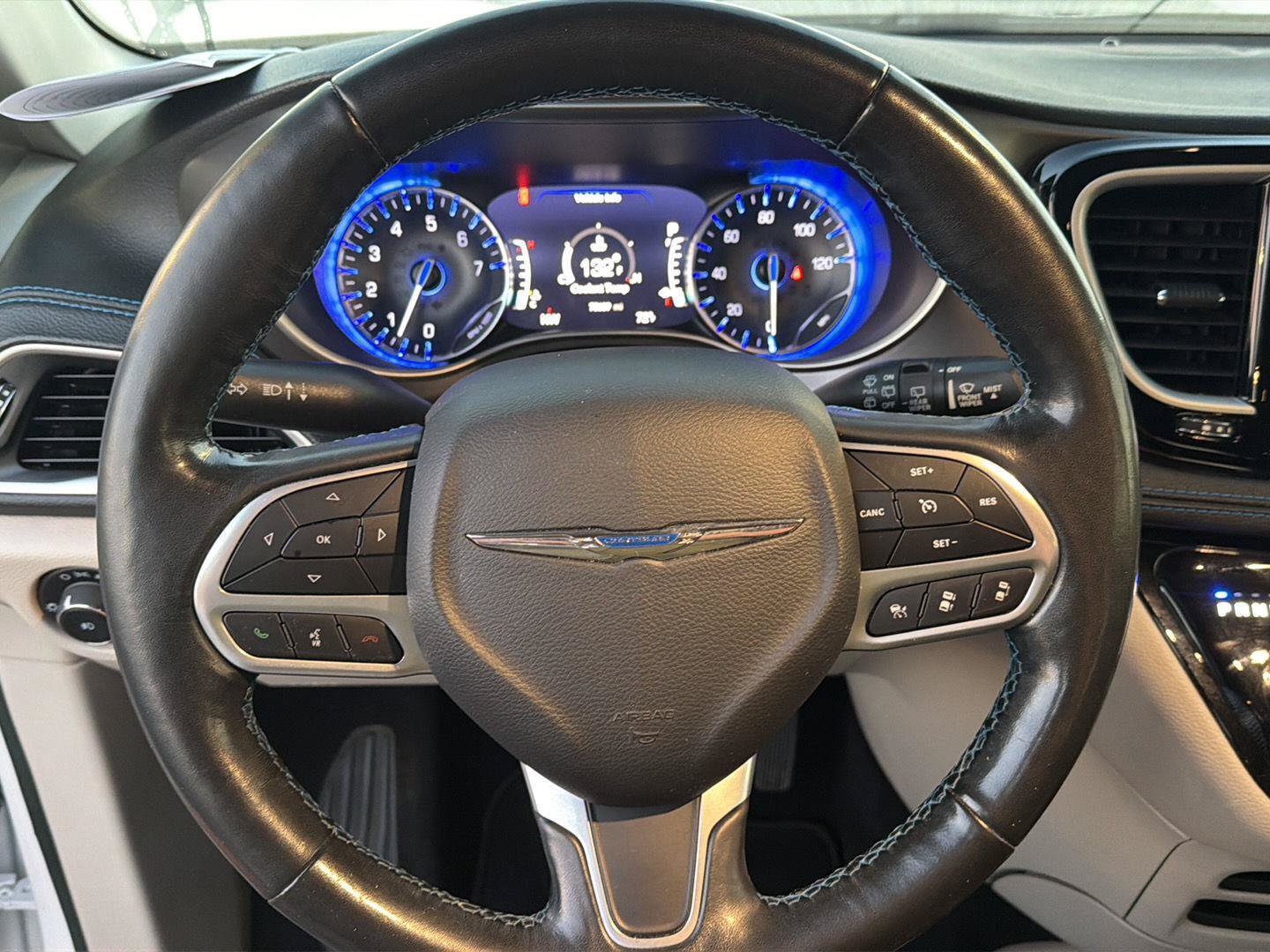 Used 2021 Chrysler Pacifica Touring-L FWD image 18