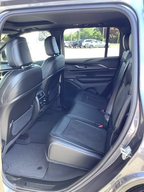 Used 2023 Jeep Grand Cherokee Altitude AWD/4WD image 20