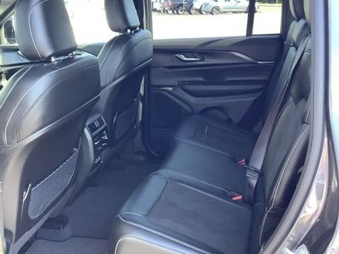 Used 2023 Jeep Grand Cherokee Altitude AWD/4WD image 20