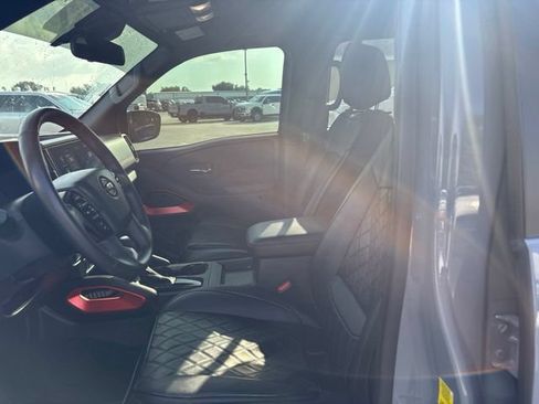 Used 2025 Nissan Frontier PRO-4X w/ Tow Package AWD/4WD image 9