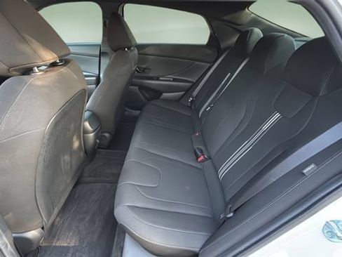 Used 2025 Hyundai Elantra Sport FWD image 19