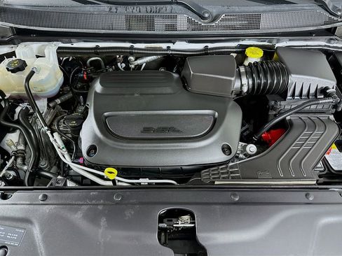 Certified 2024 Chrysler Pacifica Touring-L image 41