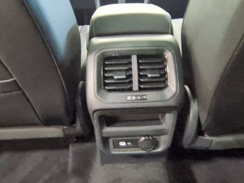 Used 2023 Volkswagen Tiguan SE AWD/4WD image 19