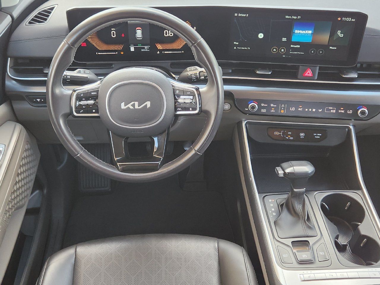 Used 2025 Kia Carnival FWD image 25