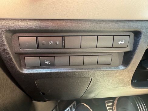 Used 2025 Mitsubishi Outlander AWD image 27