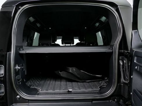 Used 2023 Land Rover Defender 110 Carpathian Edition image 32