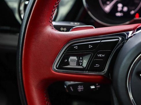 Used 2021 Bentley Bentayga image 21