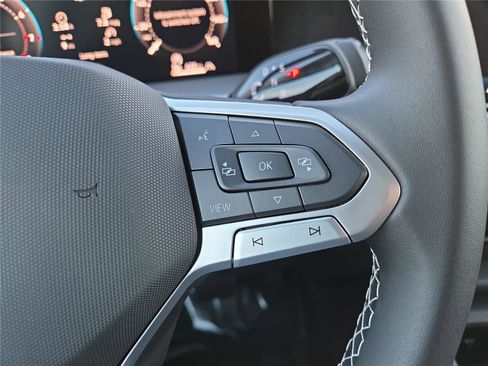 New 2026 Volkswagen Tiguan SE image 17