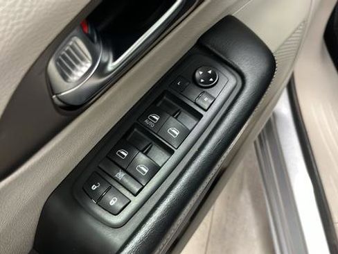 Used 2020 Chrysler Voyager L FWD image 20