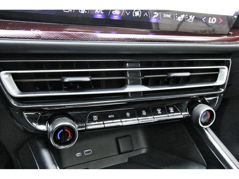 Used 2025 Chevrolet Traverse RS image 22