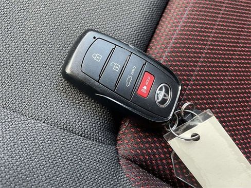 Certified 2025 Toyota Corolla SE image 31