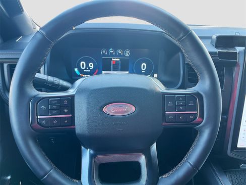 Used 2024 Ford Expedition Platinum image 11