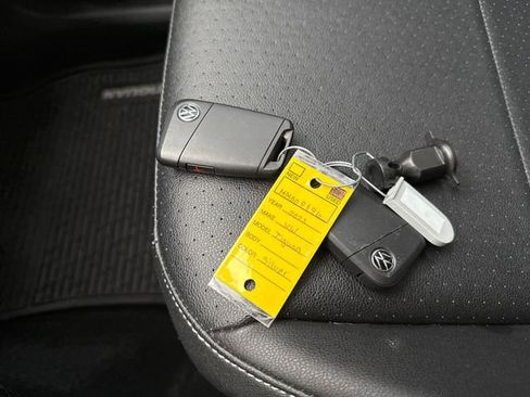 Used 2021 Volkswagen Tiguan SE image 11