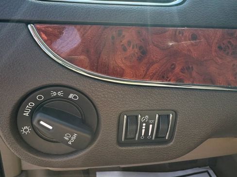 Used 2015 Chrysler Town & Country Touring-L w/ Driver Convenience Group image 29