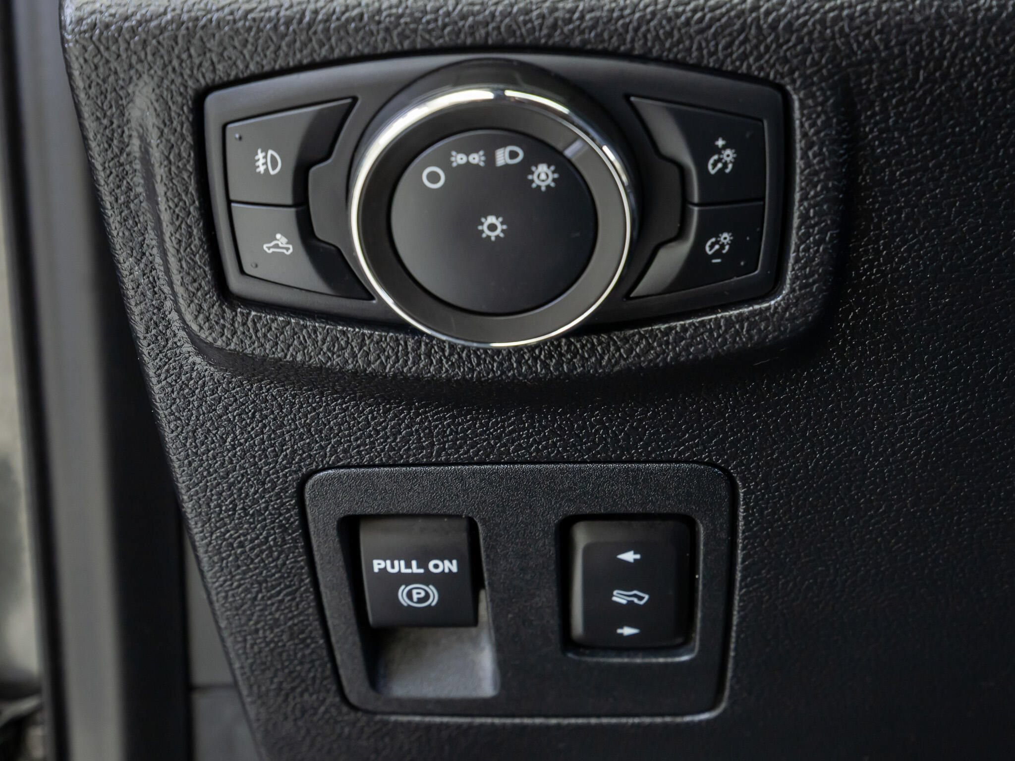 Used 2020 Ford F150 Lariat w/ Equipment Group 502A Luxury AWD/4WD image 18