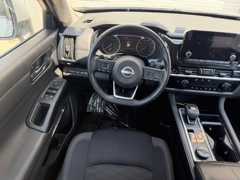 Used 2025 Nissan Pathfinder SV AWD/4WD image 10