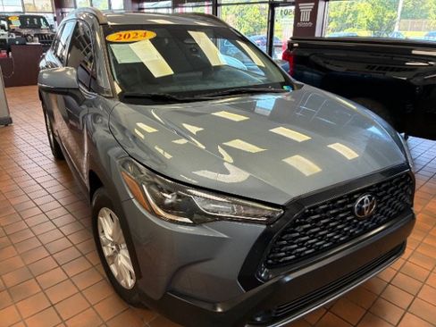 Used 2023 Toyota Corolla Cross LE FWD image 1
