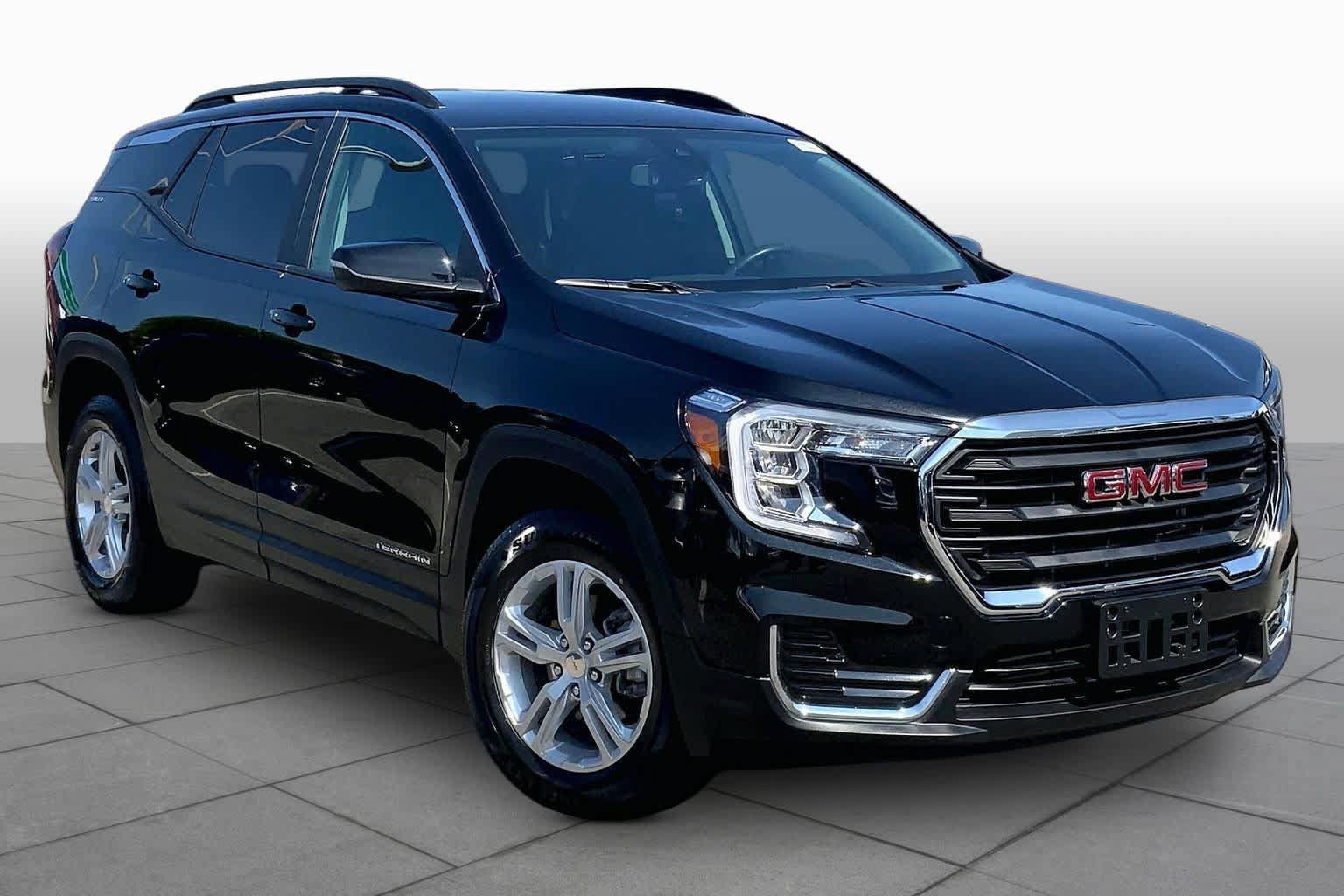 Used 2023 GMC Terrain SLE w/ Driver Convenience Package AWD/4WD image 3