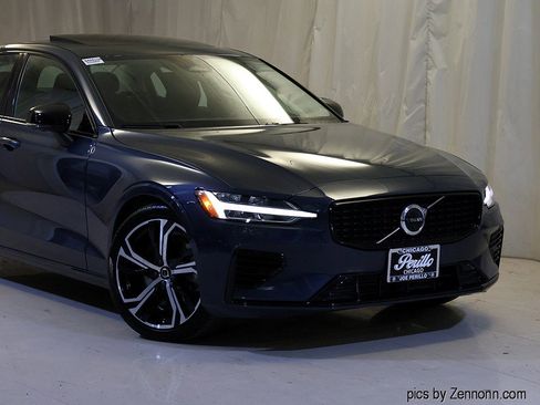 Used 2023 Volvo S60 T8 Plus image 2