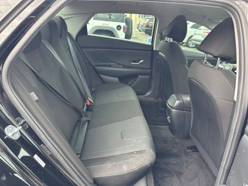 Used 2025 Hyundai Elantra SE FWD image 19