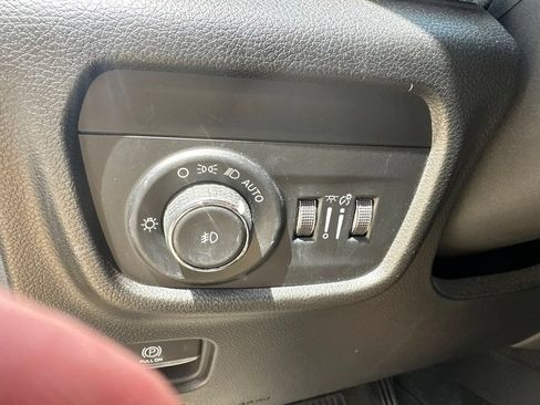 Used 2023 Jeep Grand Cherokee L Overland w/ Rear Seat Video Group I AWD/4WD image 9