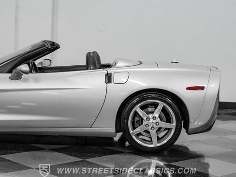Used 2005 Chevrolet Corvette Convertible w/ Preferred Equipment Group image 23