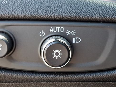 Used 2018 Chevrolet Malibu LT FWD image 23