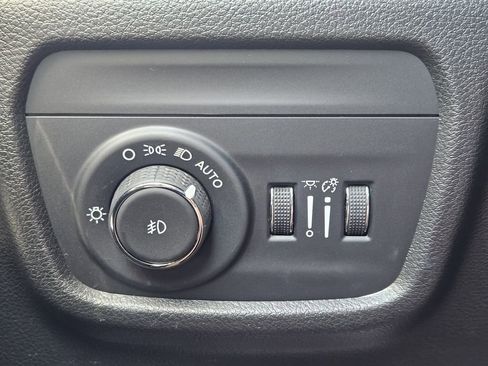 Used 2023 Jeep Grand Cherokee Limited RWD image 27