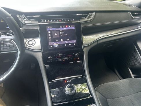 Used 2022 Jeep Grand Cherokee L Laredo AWD/4WD image 22