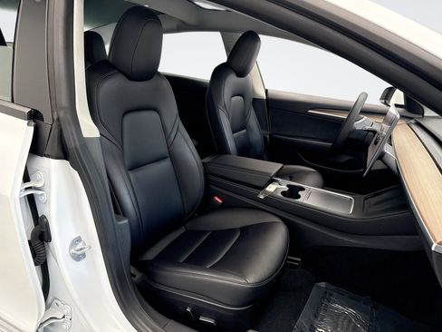 Used 2022 Tesla Model 3 image 17