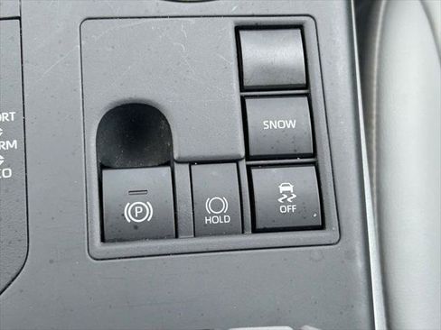 Certified 2025 Toyota Highlander XLE FWD image 31