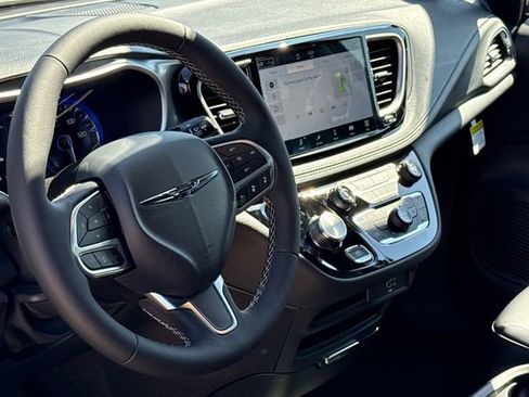 New 2026 Chrysler Pacifica Select image 17