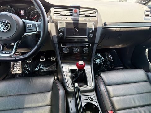 Used 2017 Volkswagen GTI SE FWD image 17