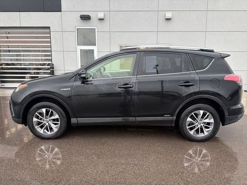 Used 2017 Toyota RAV4 XLE w/ Convenience Package AWD/4WD image 3