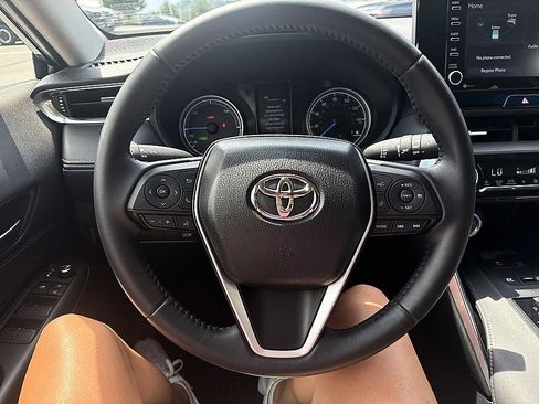 Used 2022 Toyota Venza LE AWD/4WD image 13