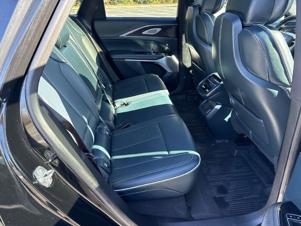 Used 2024 Cadillac Lyriq Luxury w/ Nappa Leather Package AWD/4WD image 11