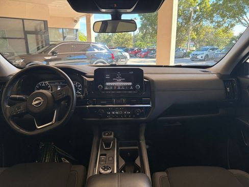 Used 2025 Nissan Pathfinder SV image 27