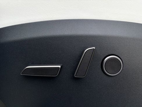 Used 2025 Tesla Model Y Long Range image 16