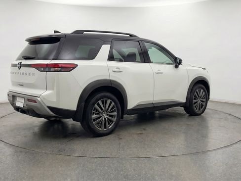 Used 2025 Nissan Pathfinder SV image 9