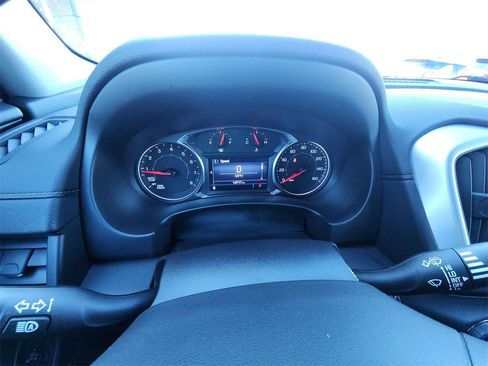 Used 2024 GMC Terrain SLE w/ Driver Convenience Package image 15