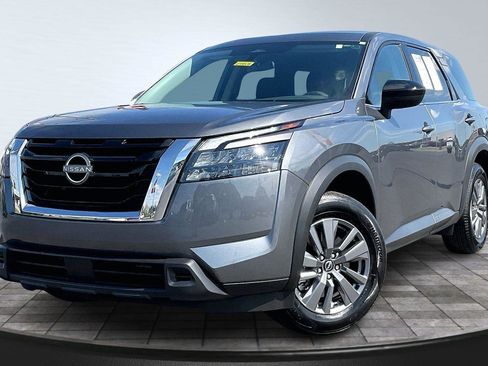 Used 2025 Nissan Pathfinder S image 13