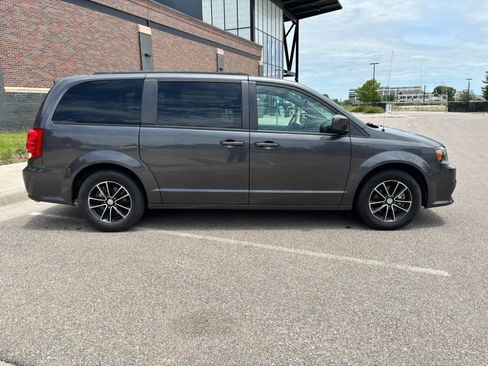 Used 2018 Dodge Grand Caravan SXT w/ Blacktop Package FWD image 8