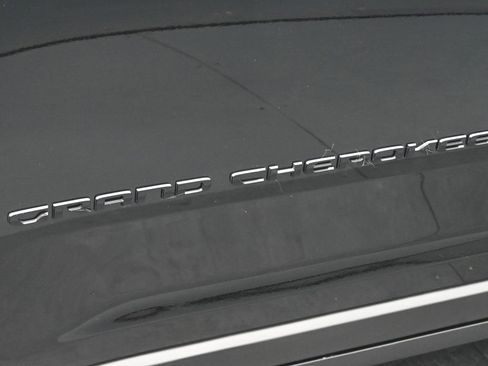 New 2025 Jeep Grand Cherokee Altitude image 13
