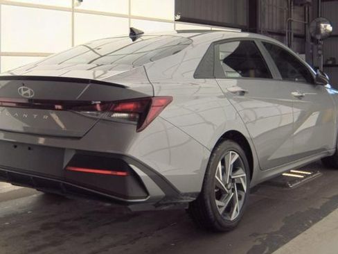 Used 2025 Hyundai Elantra Sport image 3